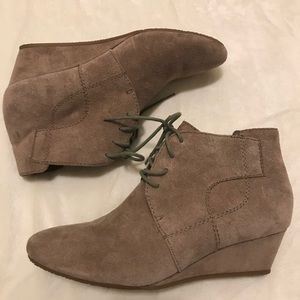 Nine West Tan Suede Lace Up Wedge Booties